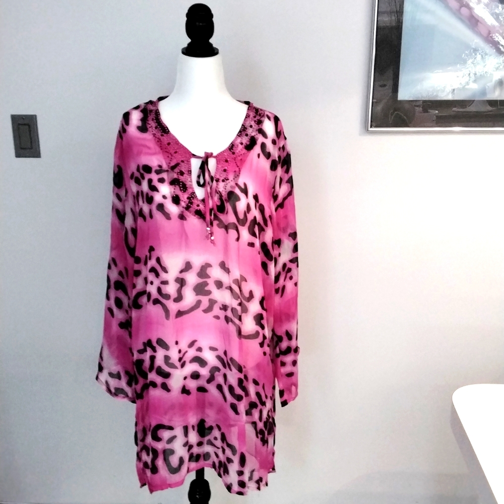 Ladies beach cover up in fuchsia with animal print